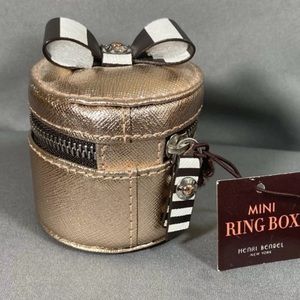 Henri Bendel mini ring box